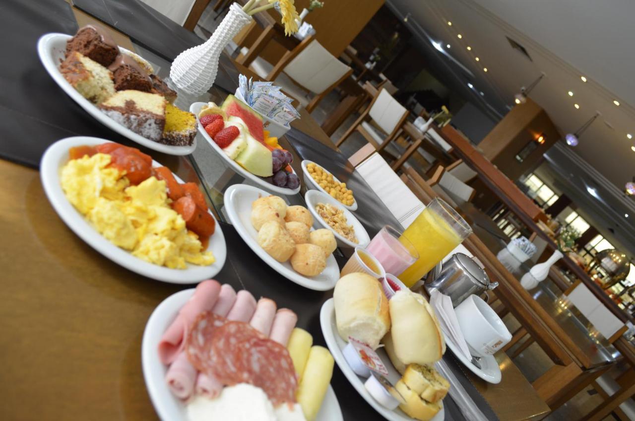 Constantino Hotel E Eventos Juiz de Fora Exterior foto A breakfast buffet