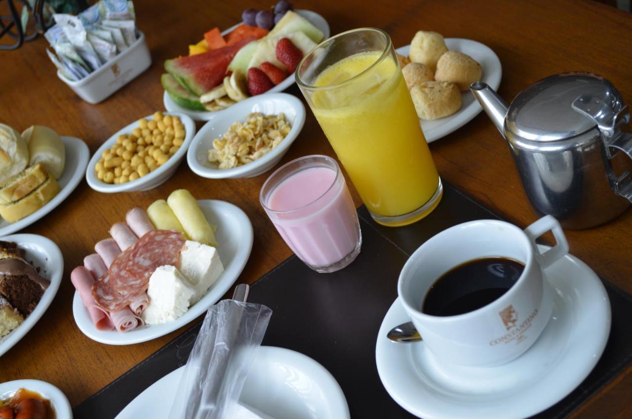 Constantino Hotel E Eventos Juiz de Fora Exterior foto A typical breakfast in Brazil